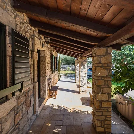 Croatian Stone Gem * 珀塞达耶