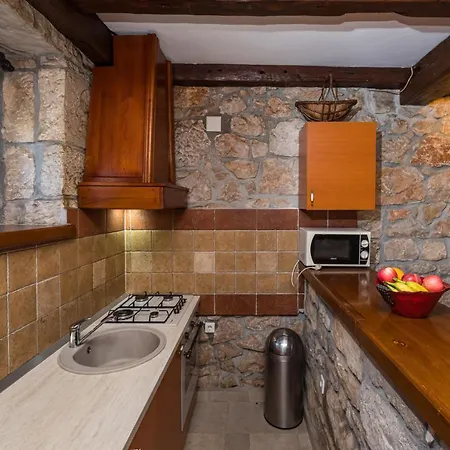 Croatian Stone Gem 珀塞达耶