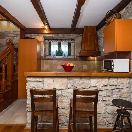 Croatian Stone Gem * 珀塞达耶