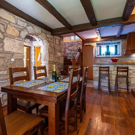 Vakantiehuis Croatian Stone Gem *